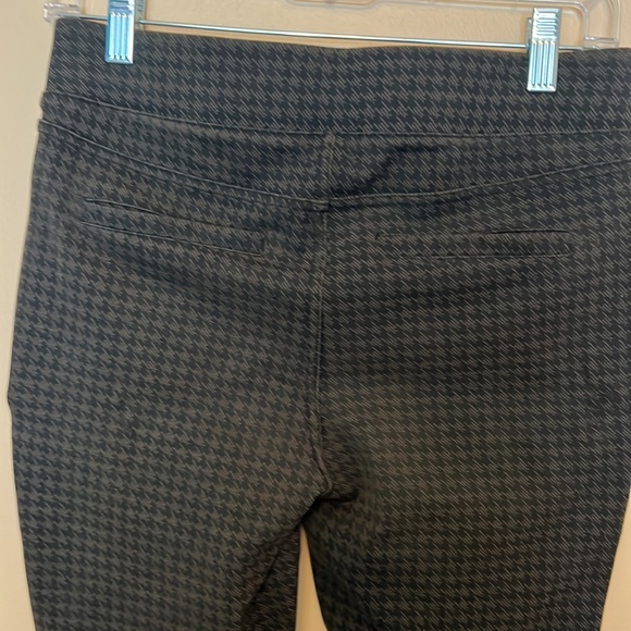 Liverpool legging in olive and black houndstooth print. Size 4 ❤️ - Picture 4 of 5